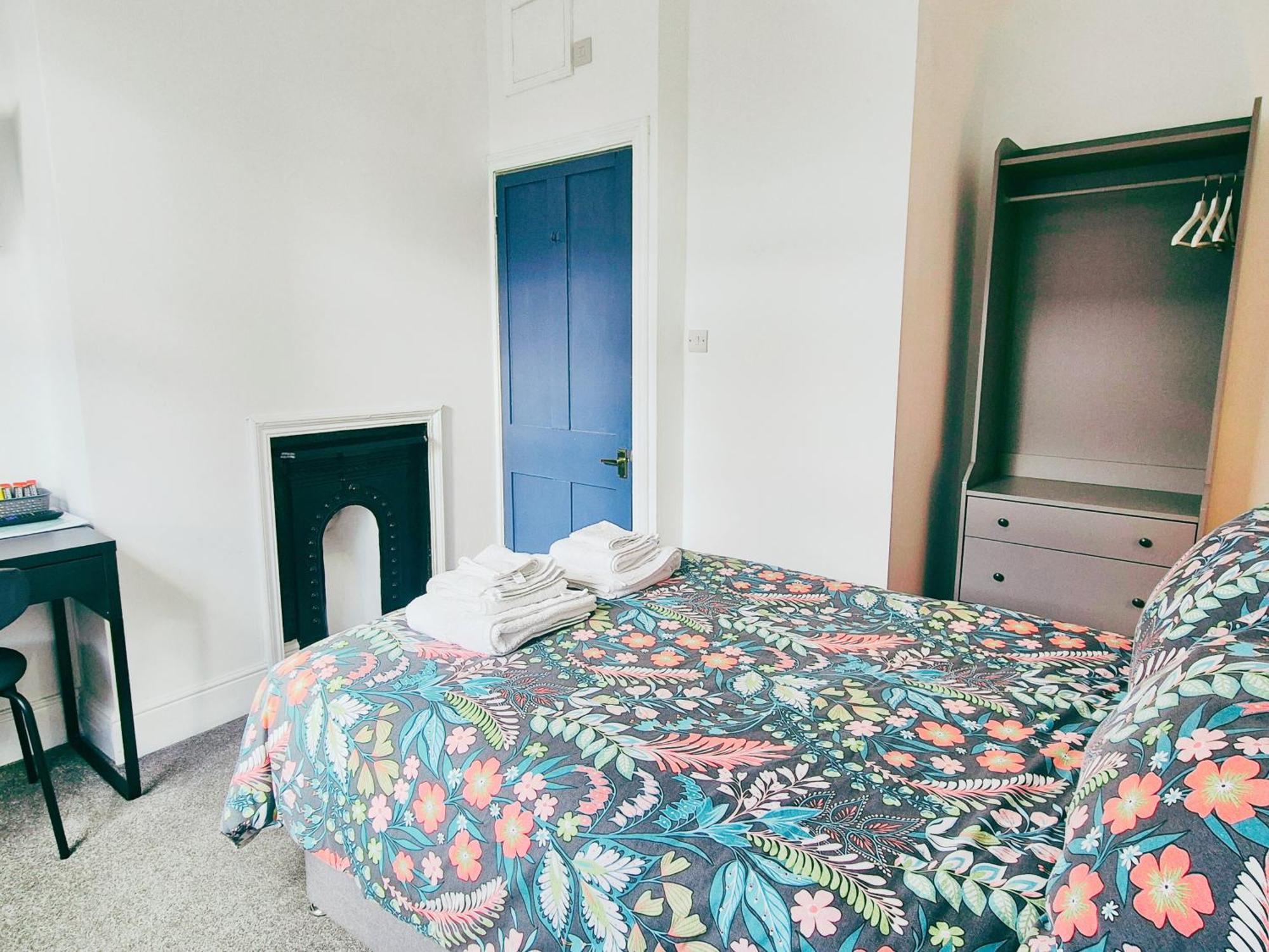 Cozy Room In Modern House Near Nottingham Bagian luar foto