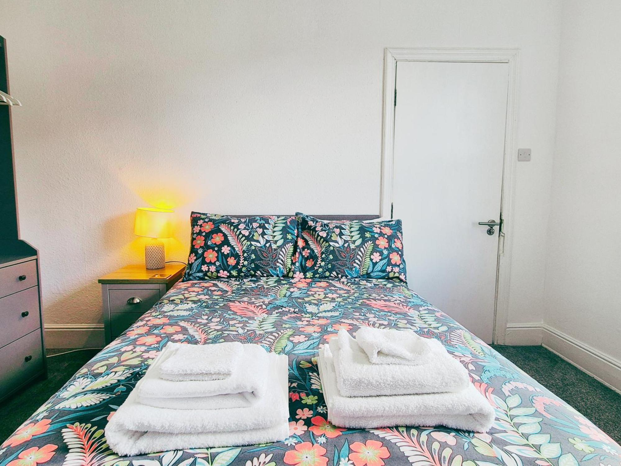 Cozy Room In Modern House Near Nottingham Bagian luar foto