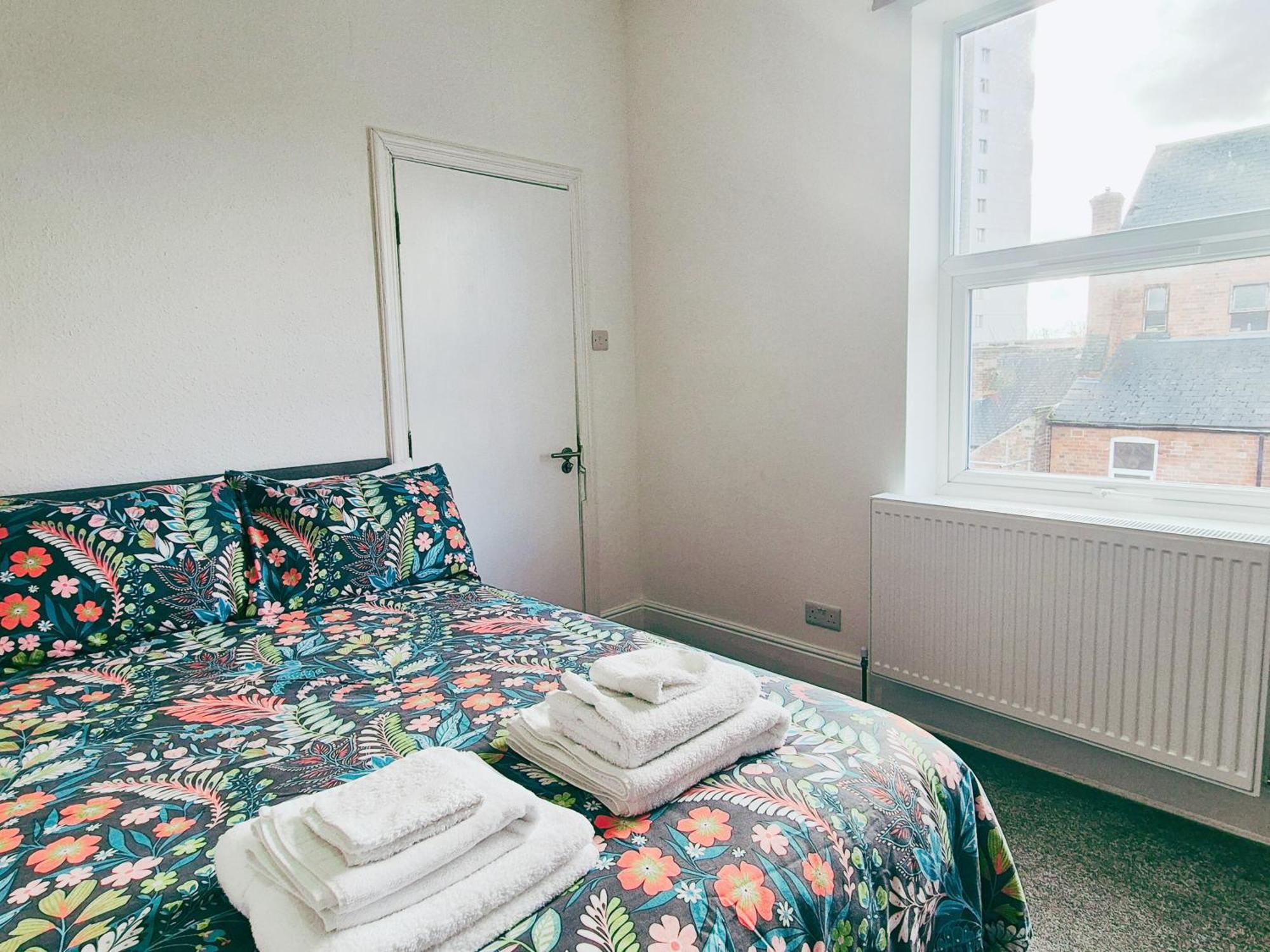 Cozy Room In Modern House Near Nottingham Bagian luar foto